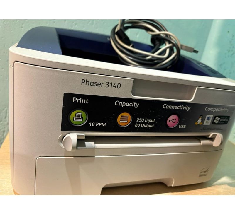 Принтер черно-белый в идеальном состоянии