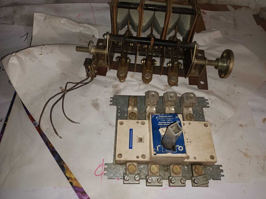 Separator 200A. usoli de  100 A cu ruperea la 100A