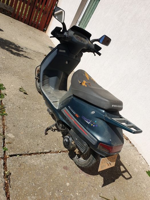 Vând scuter Peugeot.