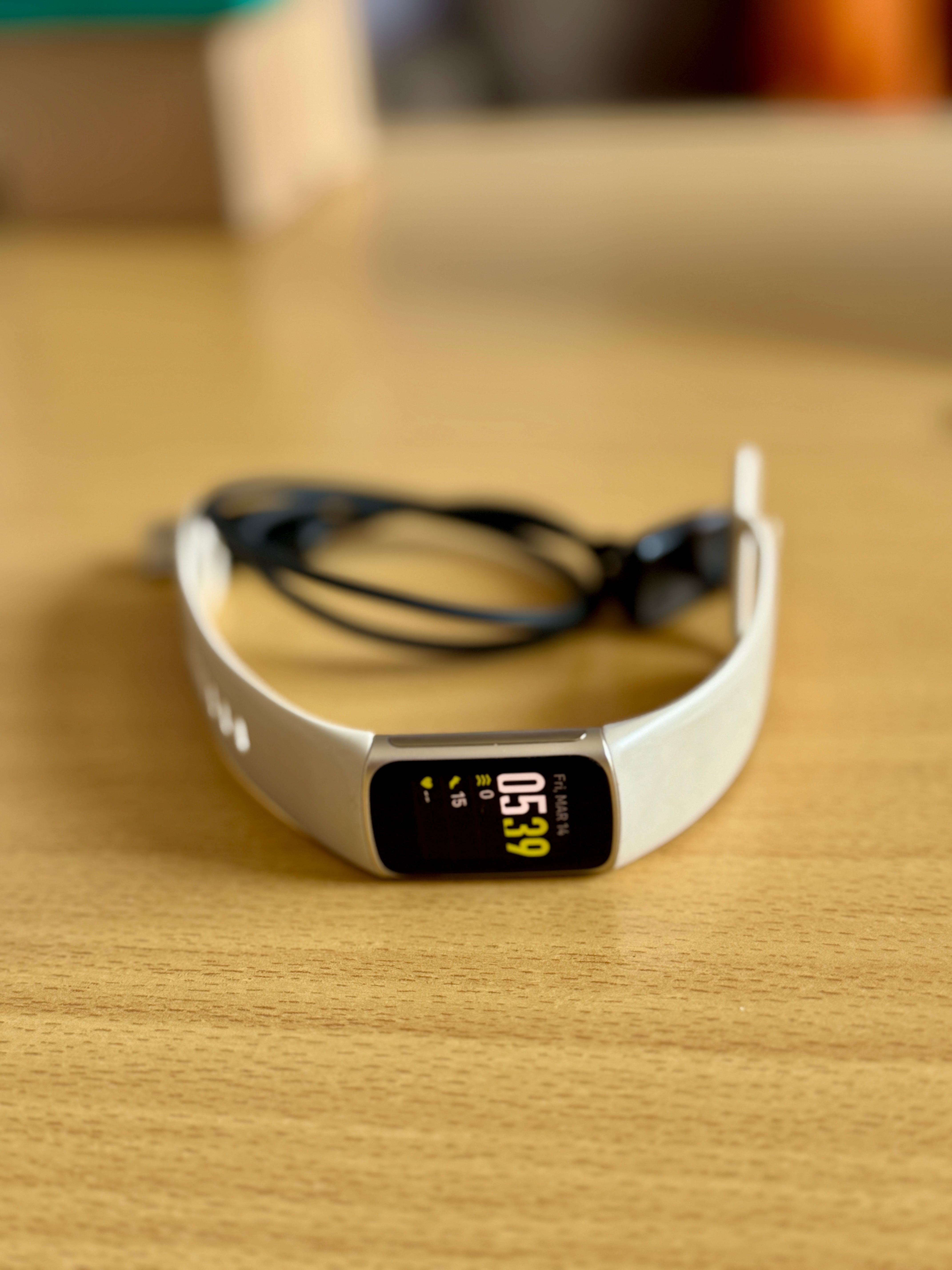 Fitbit Charge 5 като нов