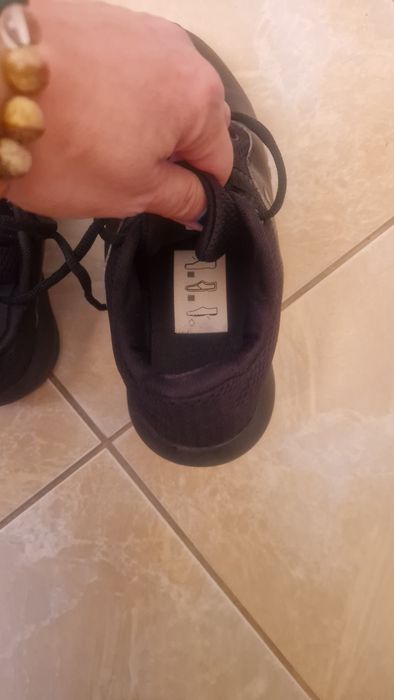 Маратонки under-38,5 номер