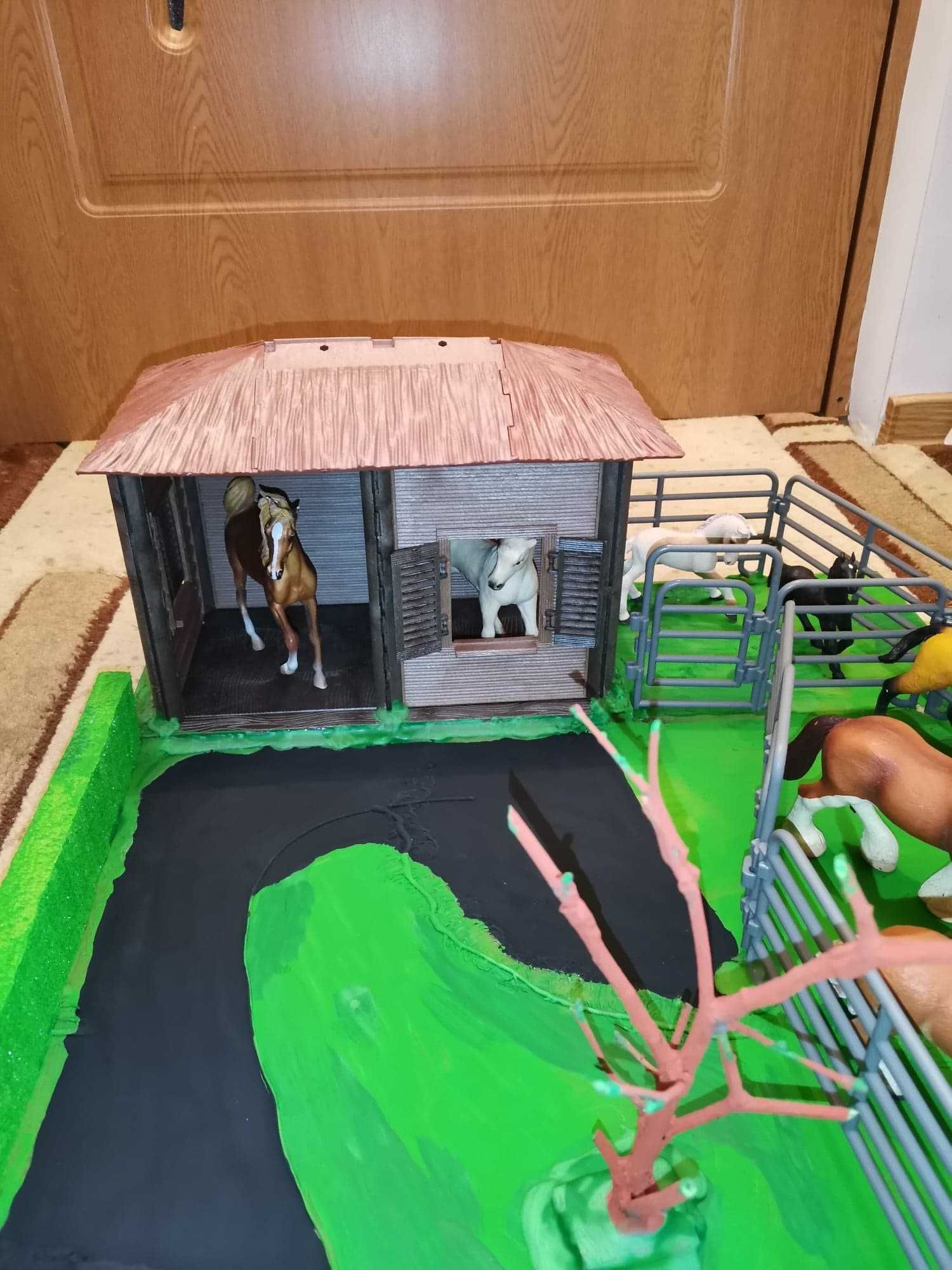 Diorama Ferma Cai cu tarc Plexiglass Calitate