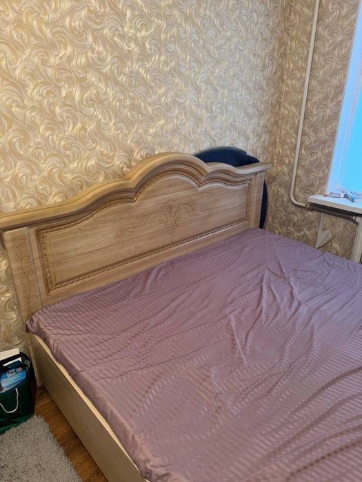 Кровать с матрасом