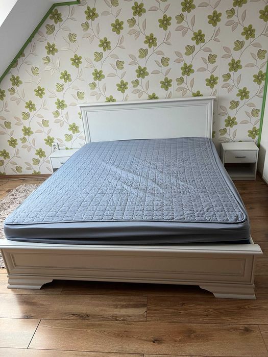 Pat alb lemn 160x200 + saltea aproape nouă + 2 noptiere