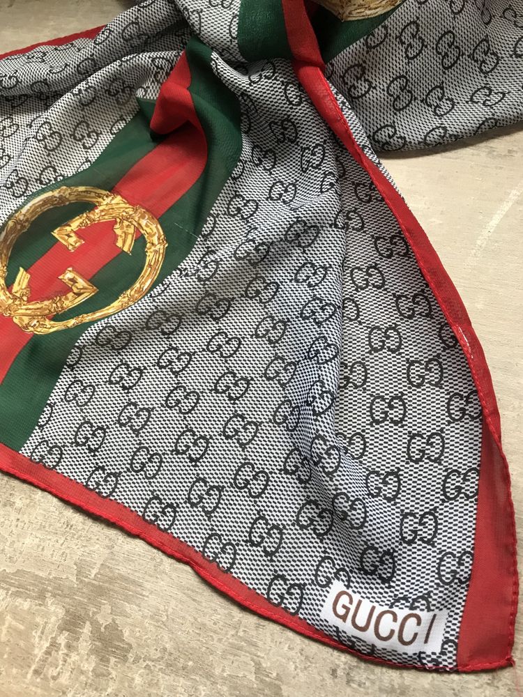 Esarfa Gucci , impecabila