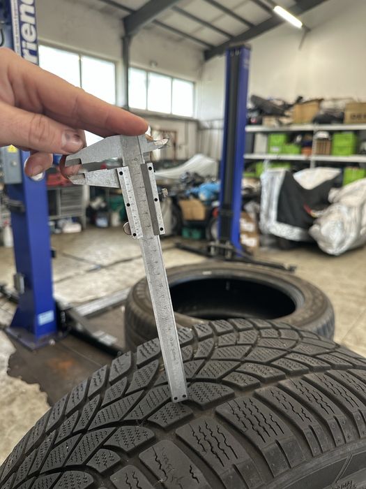 4 бр. 235/45/19 зимни гуми 6.5мм DUNLOP