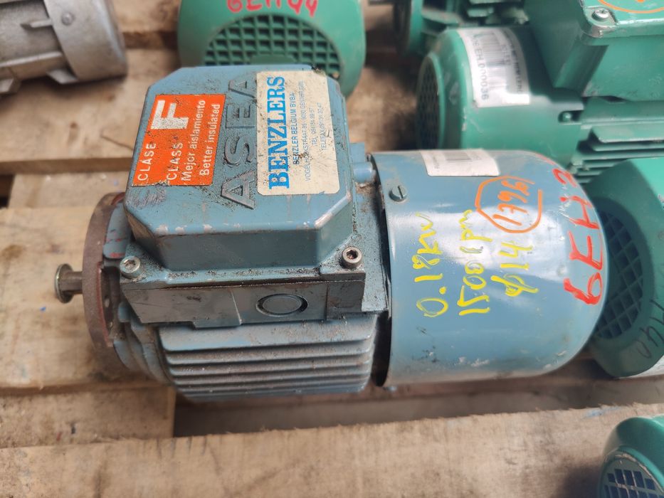 Motor electric trifazat cu flansa și frana, 0.18kW, 1500rpm, 380V