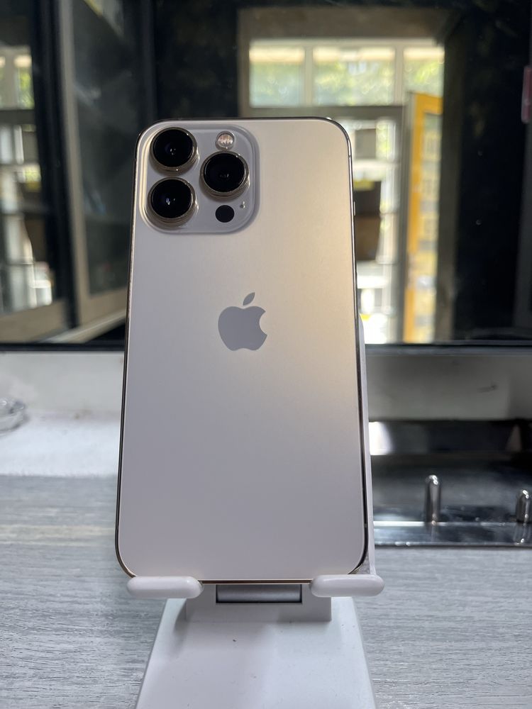 Apple iphone  13 Pro Neverlocked 128 Gb .Ca nou