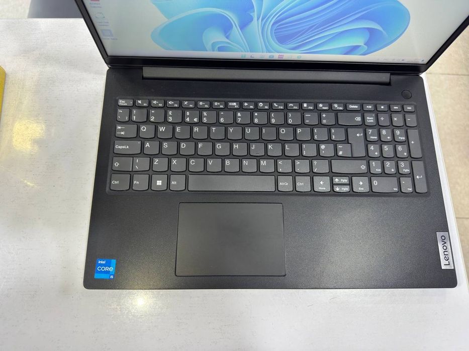 Lenovo i5-1135G7 8/256 SSD FHD IPS