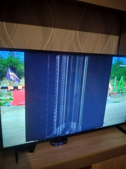 Филипс 43 инча повреден