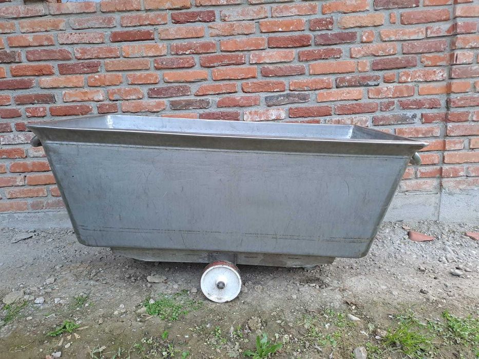 Cuva din inox pe roti