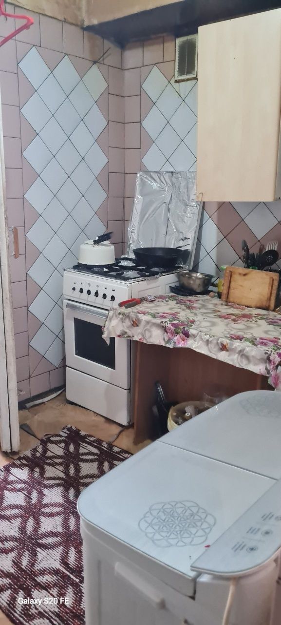 *3 комнатная. 2 этаж. Бал 2х6. Фархадский рынок