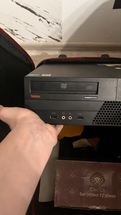 Monitor lenovo cu toate cablurile