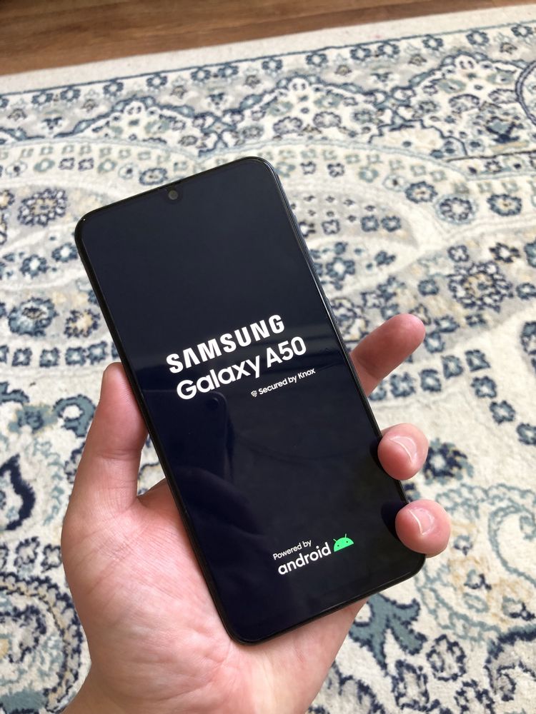 Продам Galaxy A50 6/128G в идеальном состянии все работает все