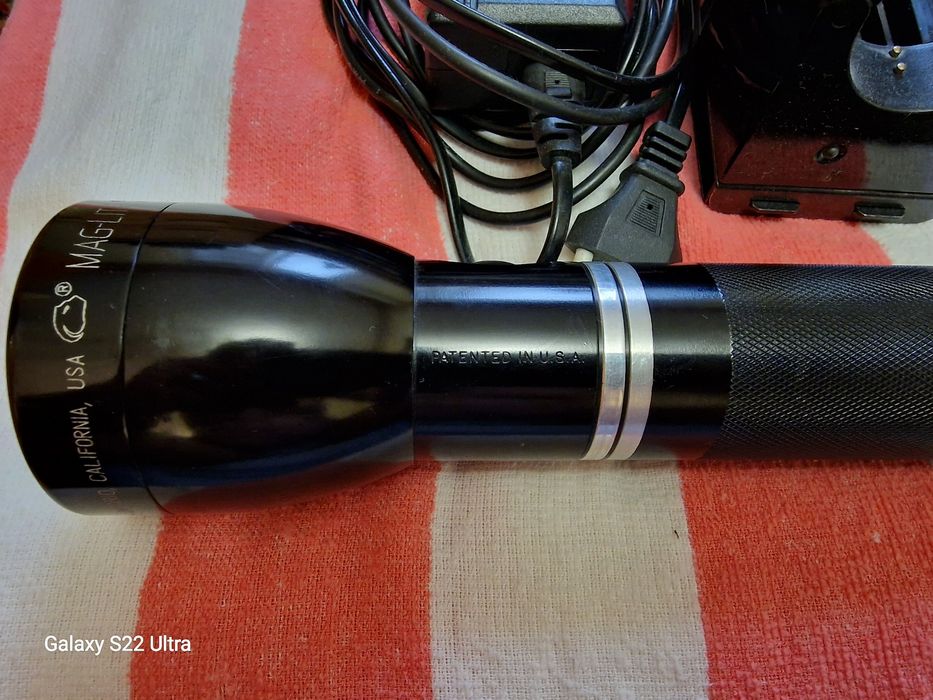 Lanternă MAG-LITE cu acumulator și încărcător