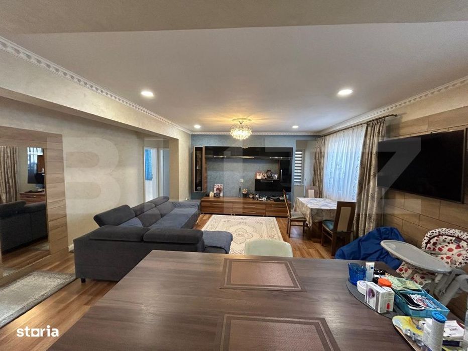 Apartament de vanzare, cu 4 camere, 100 mp, zona Oasului