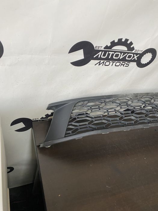 Grila centrala inferioara Dacia Logan an 2017-2021