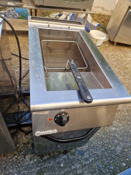 Marmida gatit electrica, Aragaz 2-4-6 ochiuri cu banc inox, de putere