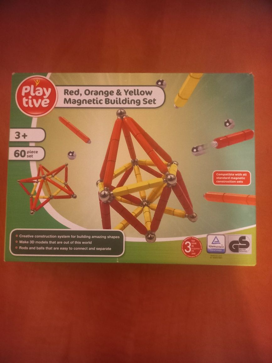 Vând joc de construcție Geomag