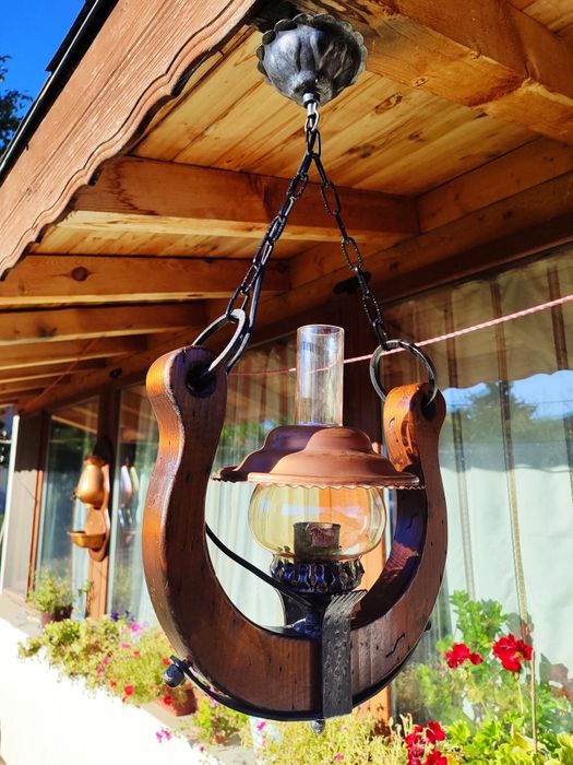 Красив старинен полилей съчетание от дърво, ковано желязо , стъкленица