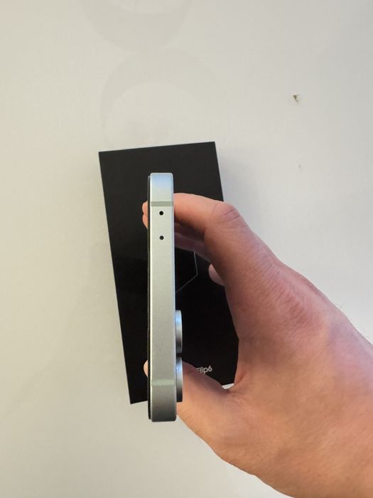 Samsung Z flip 6 като нов в гаранция
