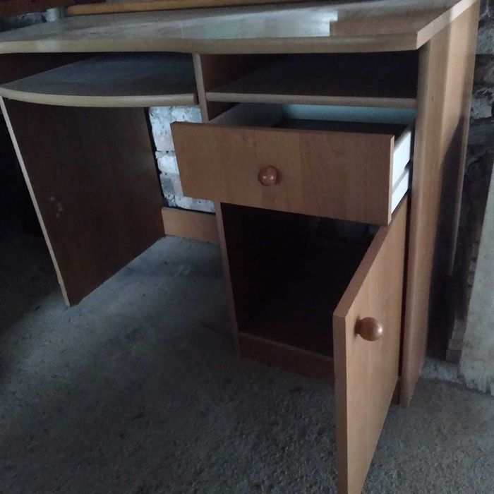 vand doua birouri si un corp suspendat pentru baie