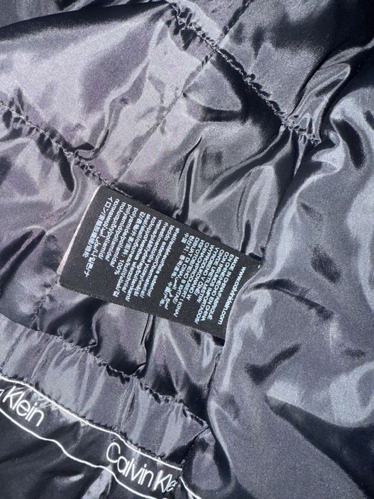 Vând geaca CK stare foarte bună