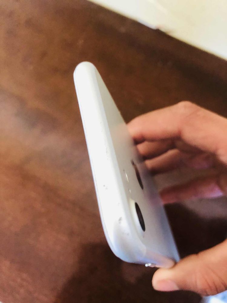 Продавам IPhone 7