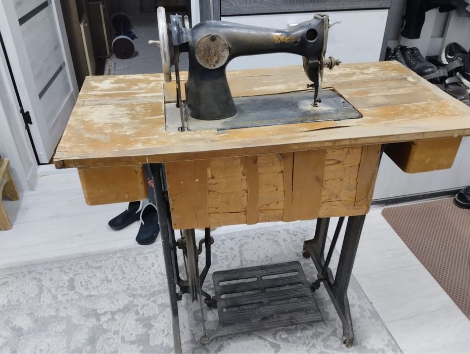 Продам швейную машину