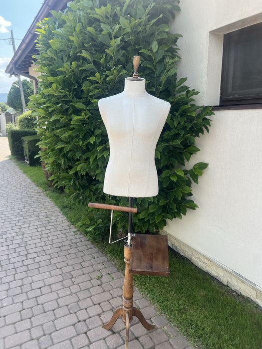 Manechini eleganti barbatesti