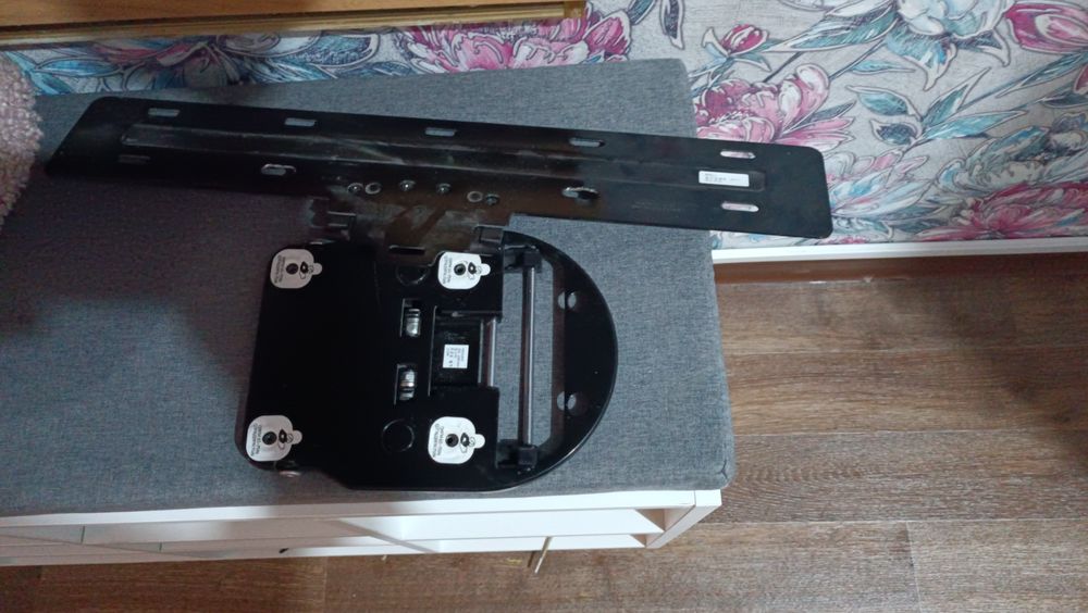 Кронштейн на телевизор