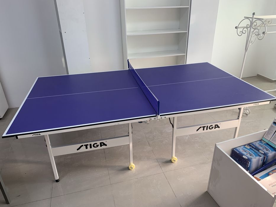 Теннисный стол Stiga на колесах складной с сеткой