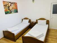 De inchiriat cladire 15 camere totul la parter