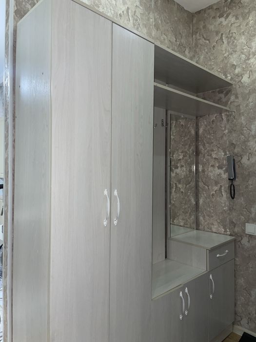 Шкаф в прихожей