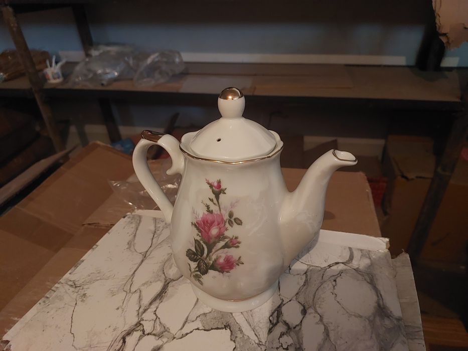 Фарфоровой Чайник с кипчтильнеком