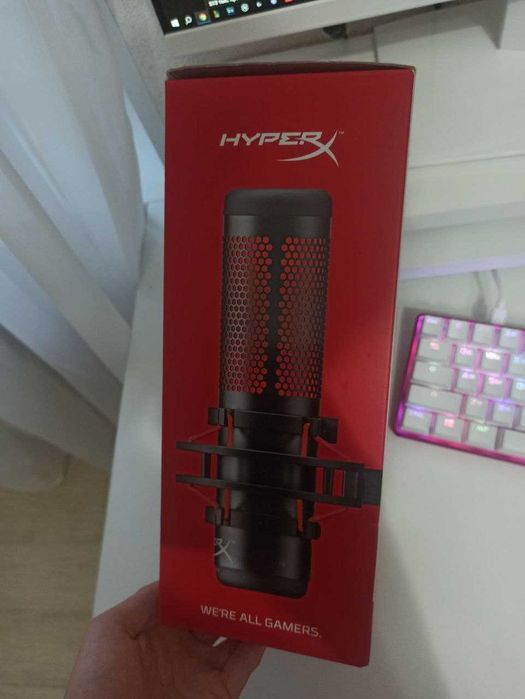 Микрофон HyperX Quadcast черно-красный
