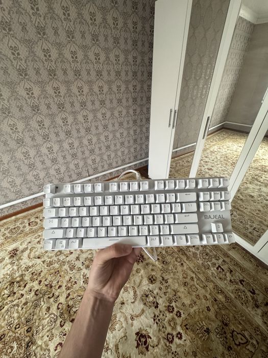 механический клавиатура новый