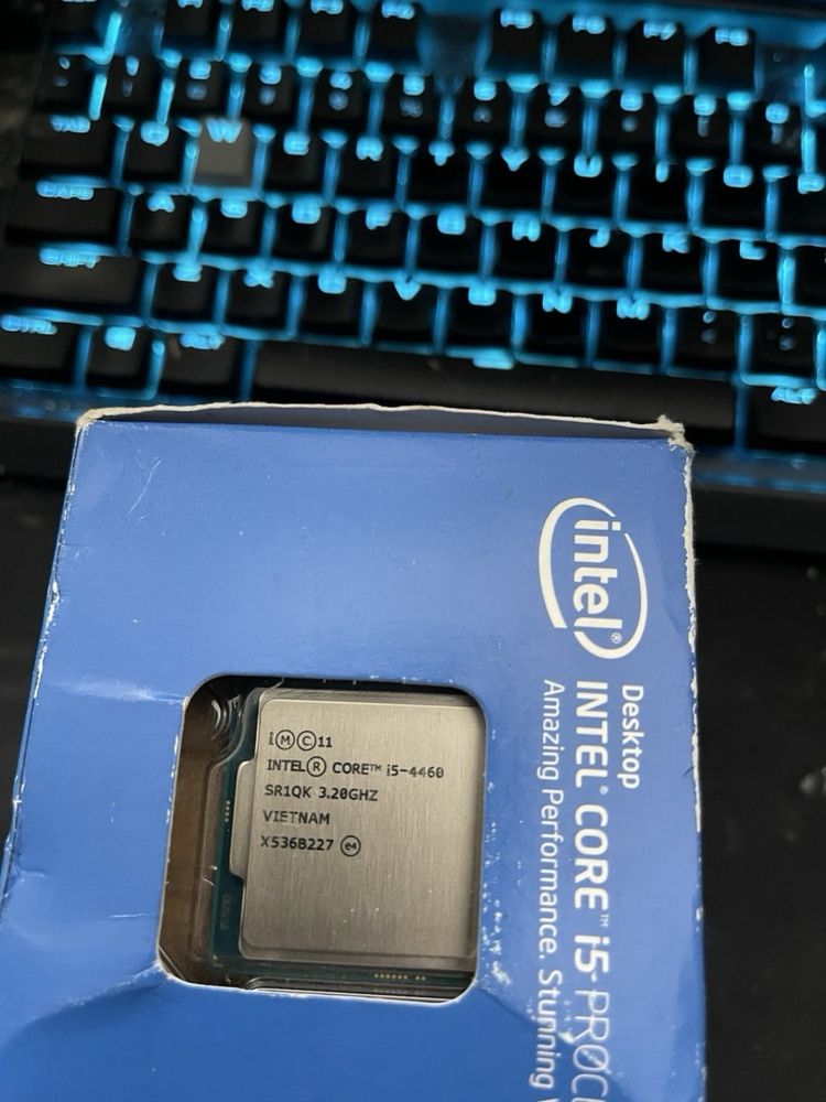 Процесор Intel core i5 4460 LGA1150 Отлично състояние с кутия