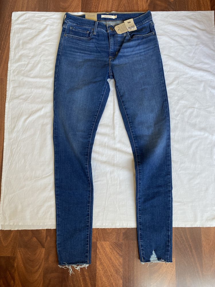 Blugi dama skinny si evazati Levis,marime 30/32 si 31/32