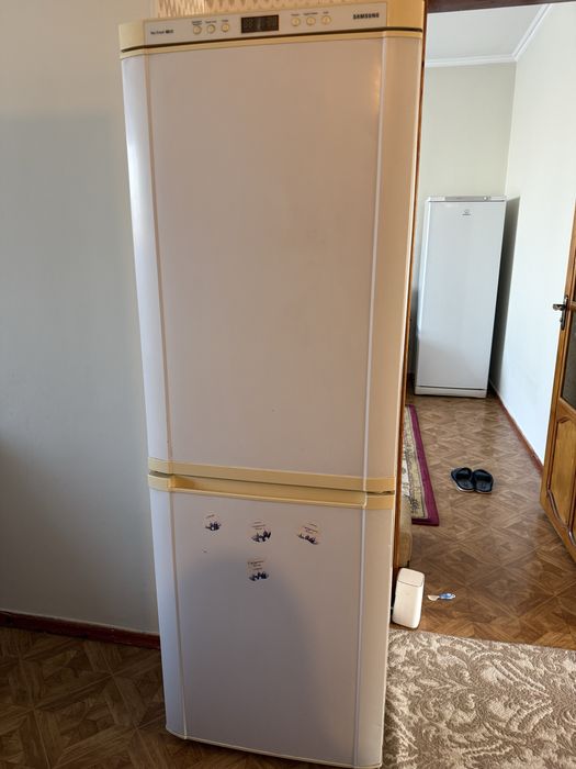 Холодильник Samsung