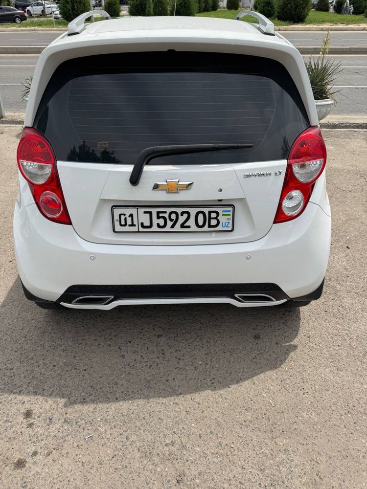 Spark 2021 white