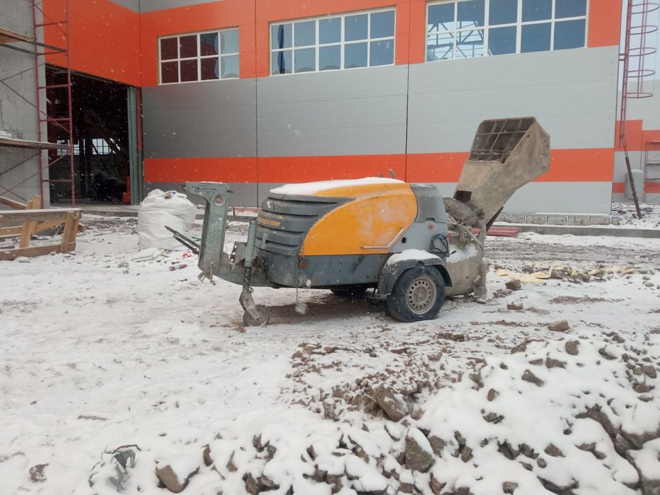 Продается агрегат для стяжки пола Putzmeister  M740 со скипом.