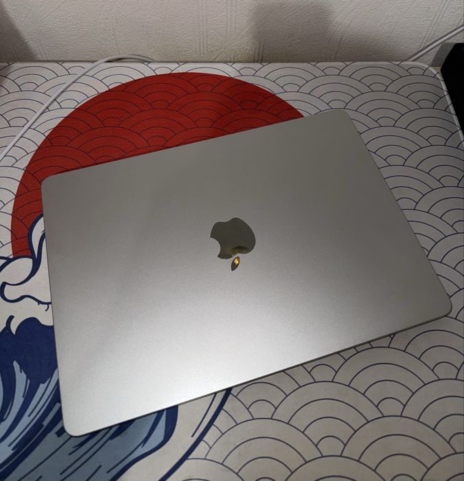 Apple MacBook Air M2 / 13.6 / 8гб / 256гб