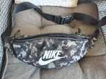 Чанта за кръст Nike Camo