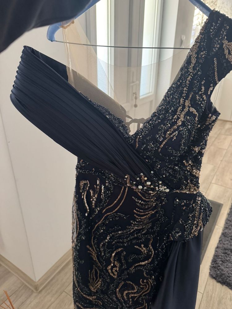 Vand Rochie de Petrecere