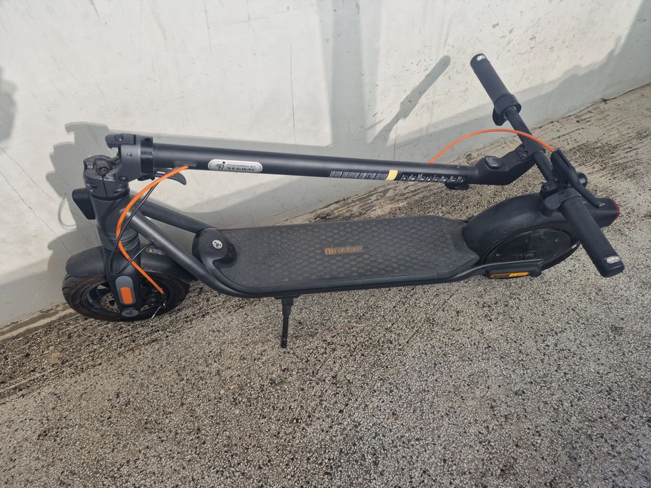 Електрипеска тротинетка  SEGWAY Ninebot KickScooter F2 Pro Като нова