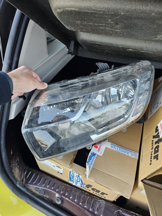 Оригинален ляв фар за Дачия Сандеро 2