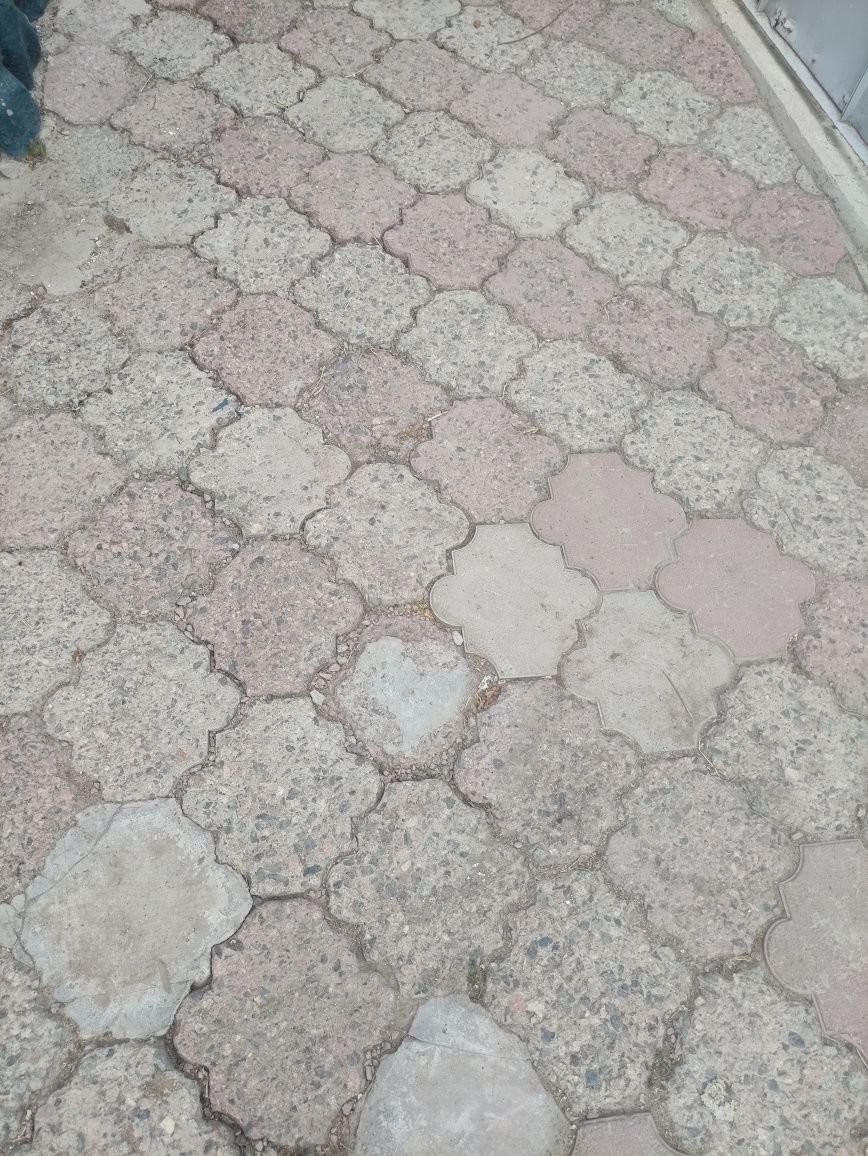 Отдам даром брусчатку