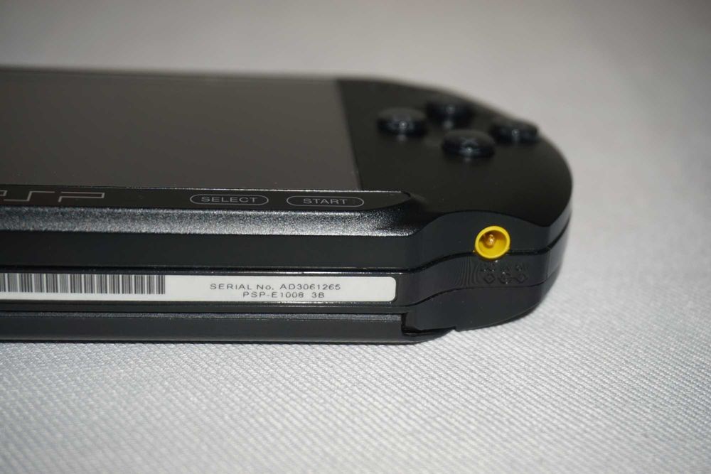 PSP Конзола E1008 + 11 Игри Gran Turismo/Killzone/Ghost Recon/Loco
