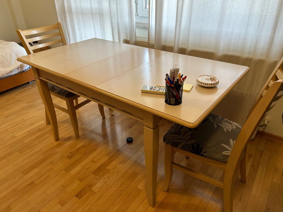 Кухненска маса с 4 стола – светло дърво, разтегателна